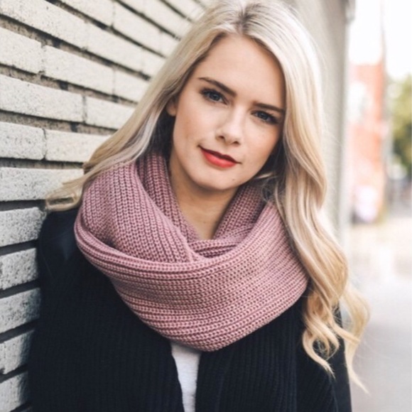WILA Accessories - LAST 1🌟 blush pink knit infinity scarf